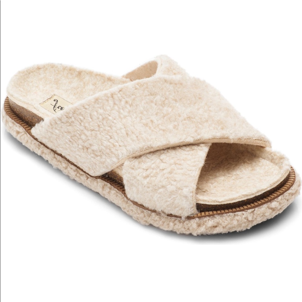 NWT Free People Soft Faux Shearling Sandals